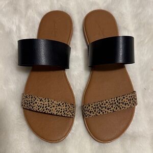 Universal Thread Two-Strap Slide Sandals in Black and Leopard size 6.5